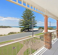 SEASCAPE - An Enticing Lakeside Escape - St Kilda Accommodation