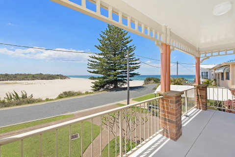 SEASCAPE - An Enticing Lakeside Escape - St Kilda Accommodation 0