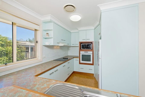 SEASCAPE - An Enticing Lakeside Escape - St Kilda Accommodation 2