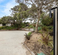 SeaSide Serenity tennis court  back beach - St Kilda Accommodation