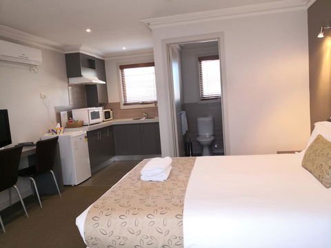 Seymours On Lydiard - St Kilda Accommodation 1