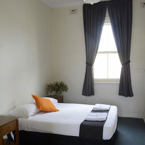 Shamrock Hotel Motel Temora - St Kilda Accommodation 2