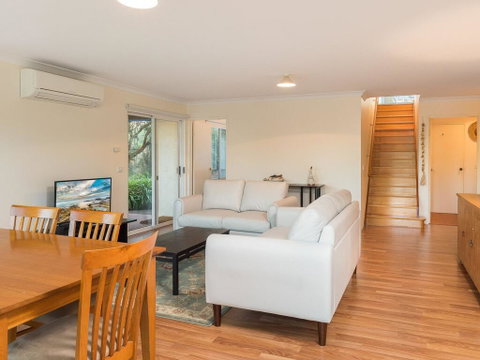 Sky Mirror Cottage - St Kilda Accommodation 2