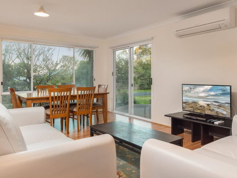Sky Mirror Cottage - St Kilda Accommodation 1