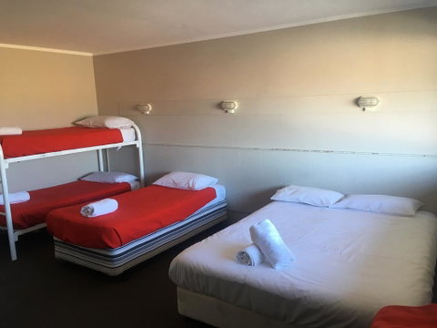 Snowy Mountains Resort And Function Centre - St Kilda Accommodation 1