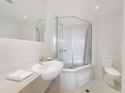 Soho - Ettalong Beach Resort - St Kilda Accommodation 1