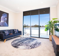 SP246-Brandnew modern Apt in Penrith with parking - St Kilda Accommodation