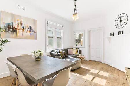 Spacious Harbour View 4bd Home In Sydney CBD - St Kilda Accommodation 0