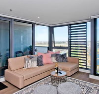 Spectacular Private Balcony Views with Pool - St Kilda Accommodation