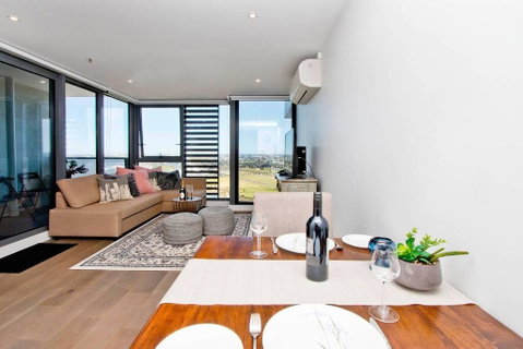 Spectacular Private Balcony Views With Pool - St Kilda Accommodation 3