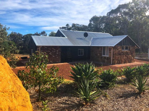 Standing Stone House - St Kilda Accommodation 0