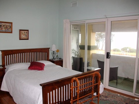 Stella's Dromana Hotel - St Kilda Accommodation 2