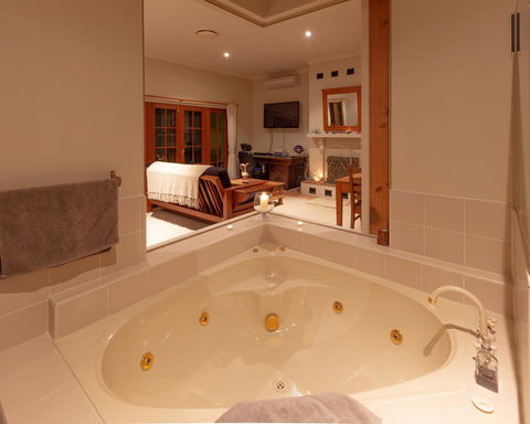 Strathearn Park Lodge - St Kilda Accommodation 2