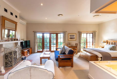 Strathearn Park Lodge - St Kilda Accommodation 0