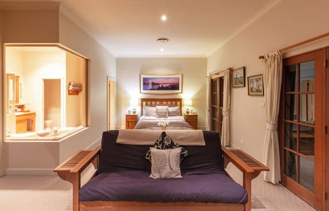 Strathearn Park Lodge - St Kilda Accommodation 1