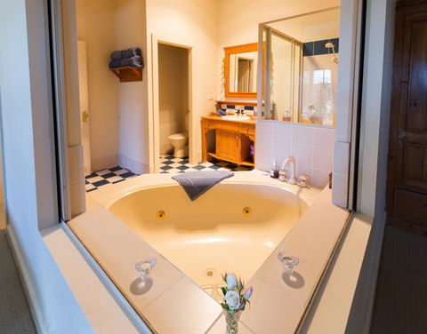 Strathearn Park Lodge - St Kilda Accommodation 3