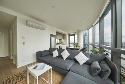 STUNNING 2 BED 2 BATH STYLISH UNIT // FREE PARKING - St Kilda Accommodation 3