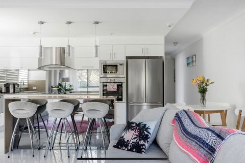 Stunning Burleigh Beach Apartment - St Kilda Accommodation 0