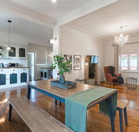 Stunning Mountain Getaway Leura- 3 BRM 1.5 Bath - St Kilda Accommodation