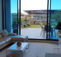 Stunning Riverside Apartment near MCEC and Casino - St Kilda Accommodation