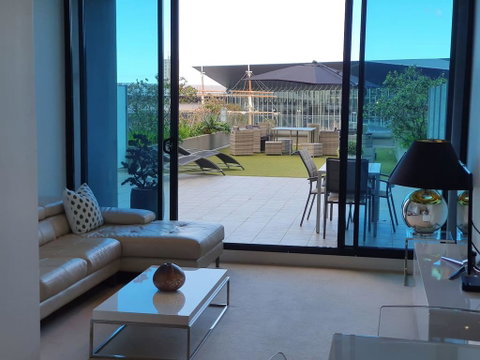 Stunning Riverside Apartment Near MCEC And Casino! - St Kilda Accommodation 0