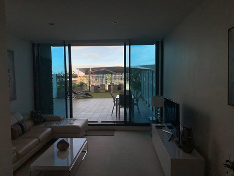 Stunning Riverside Apartment Near MCEC And Casino! - St Kilda Accommodation 3