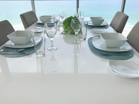Stunning Views, Air On Broadbeach!Wine, Wifi, Parking - St Kilda Accommodation 3