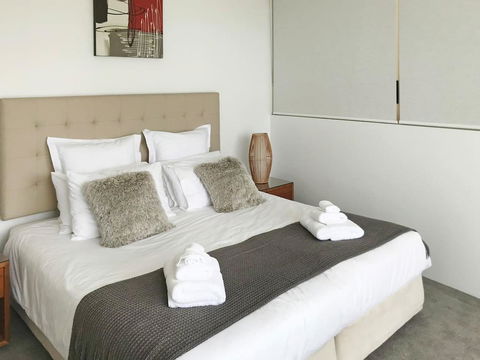 Stunning Views, Air On Broadbeach!Wine, Wifi, Parking - St Kilda Accommodation 2