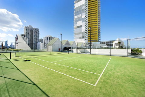 Stunning Views, Air On Broadbeach!Wine, Wifi, Parking - St Kilda Accommodation 1