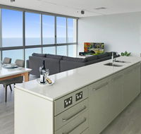 Stunning Views Air On BroadbeachWine Wifi Parking - St Kilda Accommodation