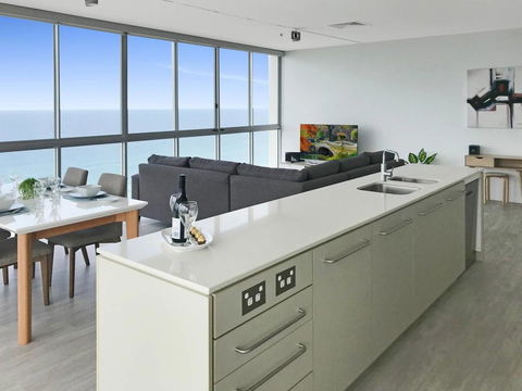 Stunning Views, Air On Broadbeach!Wine, Wifi, Parking - St Kilda Accommodation 0