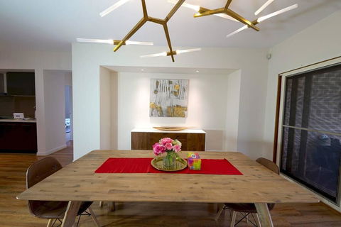 Stylish Luxe House For Big Group Near Shopping Center - St Kilda Accommodation 2