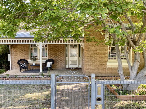SUMMER HOUSE - CENTRAL LOCATION Near PARK - St Kilda Accommodation 3
