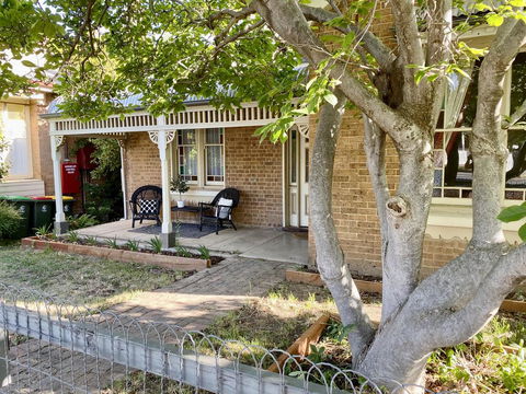SUMMER HOUSE - CENTRAL LOCATION Near PARK - St Kilda Accommodation 1