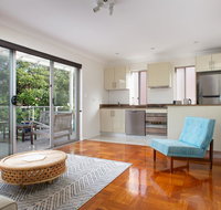 Sunlit Bondi Beach Apartment With Balcony Parking - St Kilda Accommodation