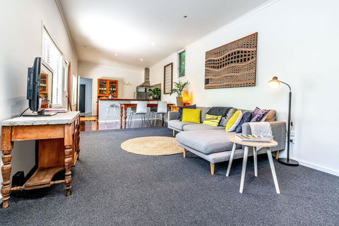 SUNSET BEACH SHACK On SURF - St Kilda Accommodation 1