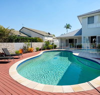 Super Sized Family Retreat With a Pool - St Kilda Accommodation