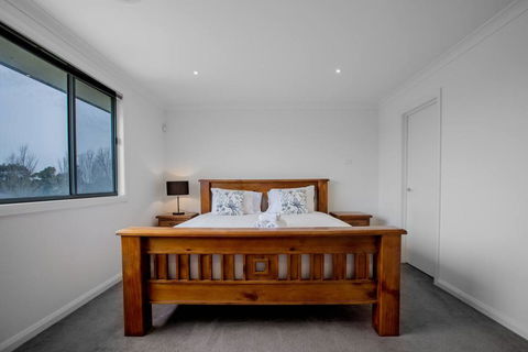 Superb Luxe 5BR House@Point Cook Near Lake - St Kilda Accommodation 1