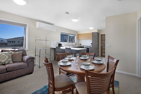 T-Bar On Twynam - St Kilda Accommodation 1