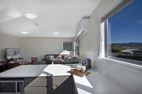 T-Bar On Twynam - St Kilda Accommodation 0