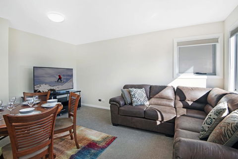 T-Bar On Twynam - St Kilda Accommodation 2
