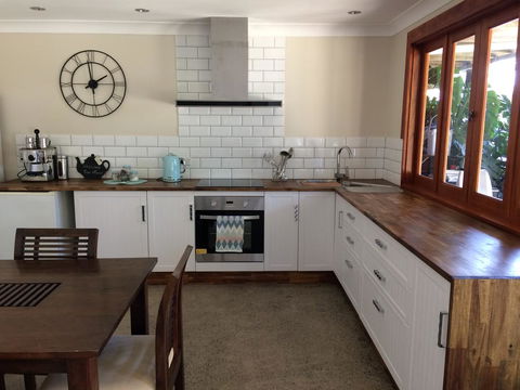 TAKURA HEIGHTS Modern Country Apartment With Pool Access - St Kilda Accommodation 2