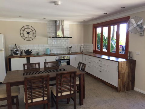 TAKURA HEIGHTS Modern Country Apartment With Pool Access - St Kilda Accommodation 0