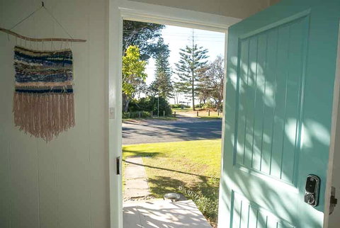 Tallowood Beachfront Cottage - St Kilda Accommodation 2
