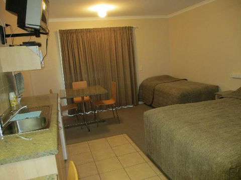 Tambo Mill Motel & Caravan Park - St Kilda Accommodation 3