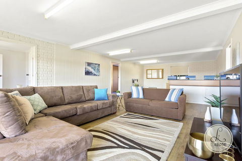 TASSIE SEASIDE SERENITY - L'Abode Accommodation - St Kilda Accommodation 3