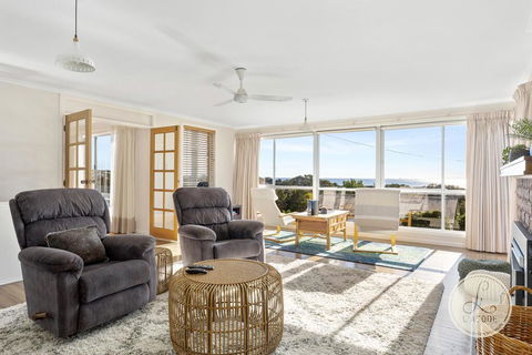 TASSIE SEASIDE SERENITY - L'Abode Accommodation - St Kilda Accommodation 0