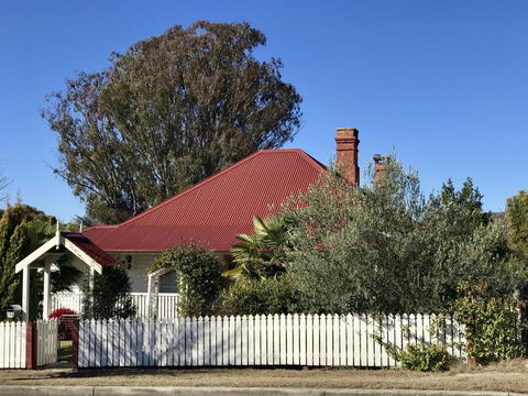 Tenterfield Historic C1895 Cottage - St Kilda Accommodation 0