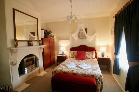Tenterfield Historic C1895 Cottage - St Kilda Accommodation 2