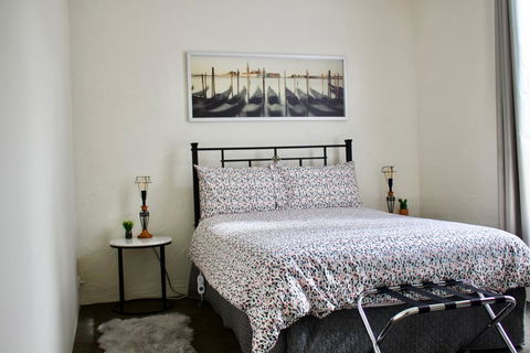 The Apartment - Moyston - St Kilda Accommodation 1